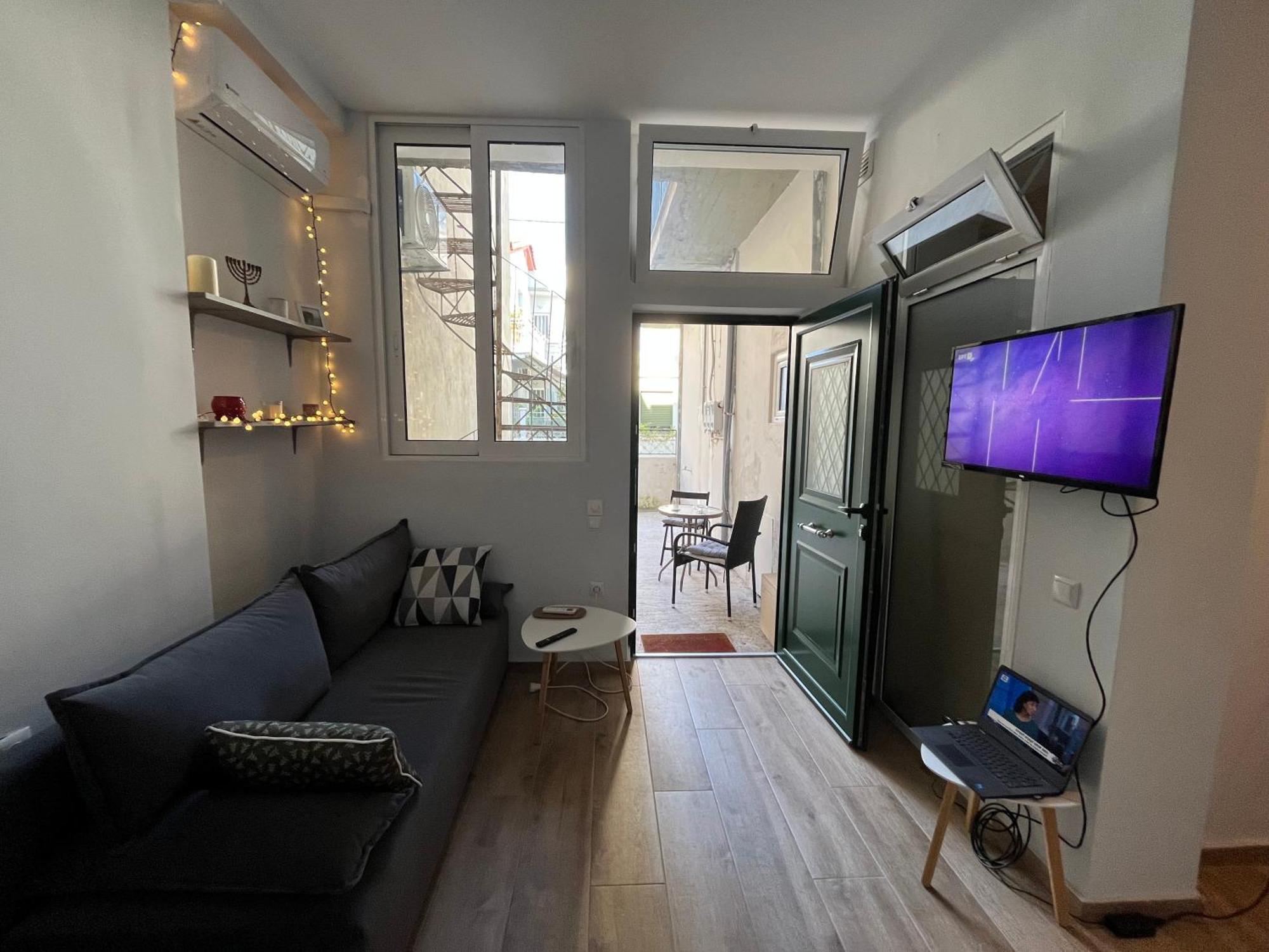 Noa - Designed Garden Studio In The City Center 칼라마타 외부 사진