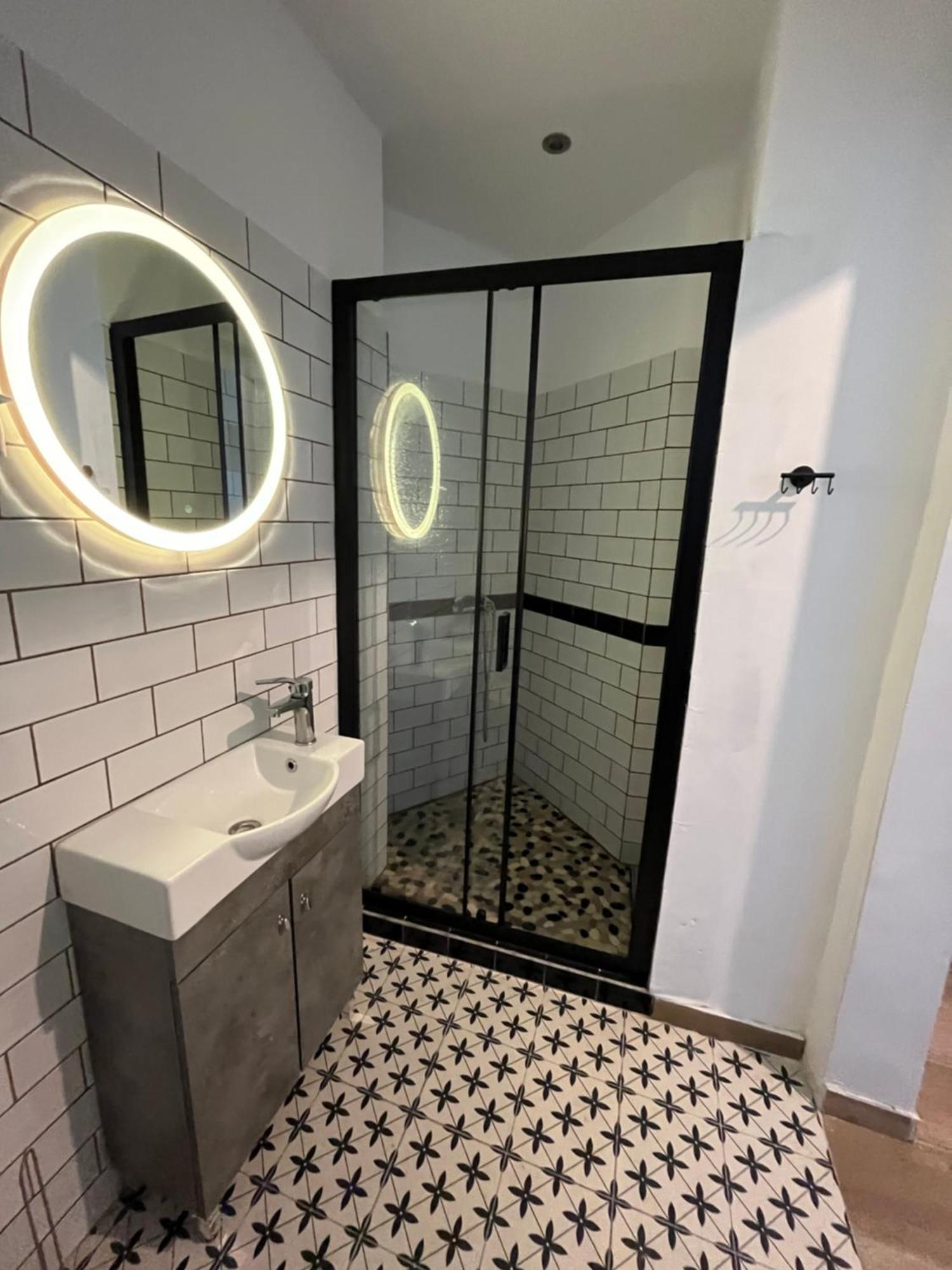 Noa - Designed Garden Studio In The City Center 칼라마타 외부 사진