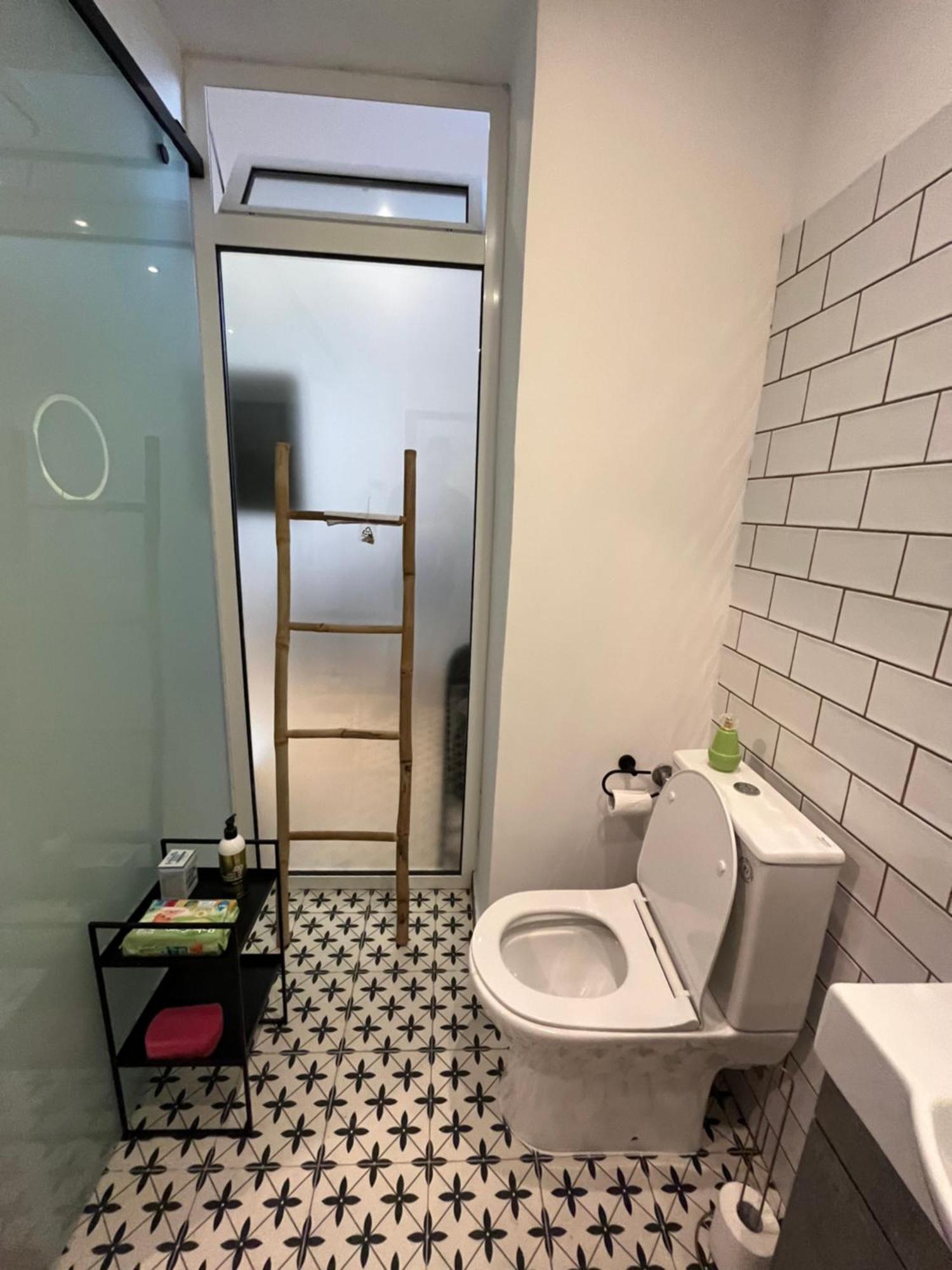 Noa - Designed Garden Studio In The City Center 칼라마타 외부 사진