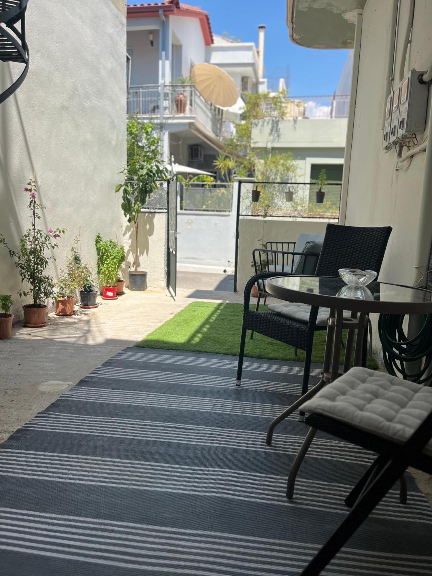 Noa - Designed Garden Studio In The City Center 칼라마타 외부 사진